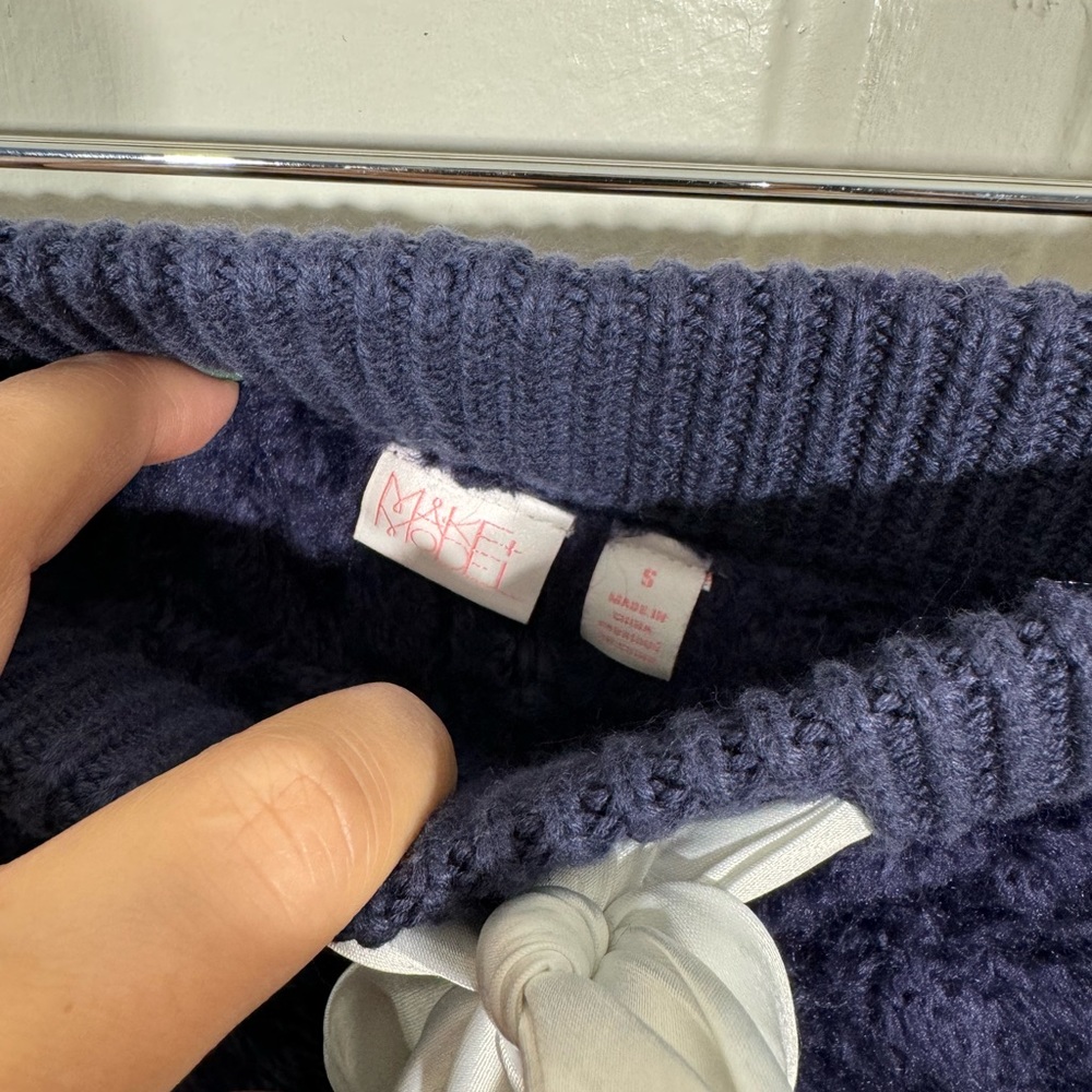 Make and Model Cozy Winter Shorts - Gently Worn Comfort in Women's Small - Picture 3 of 4
